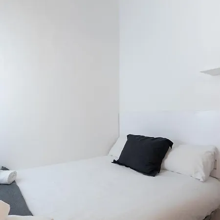 Apartment Housalia Lepant 3 Bedroom 300 Meters De Sagrada Familia Barcelona
