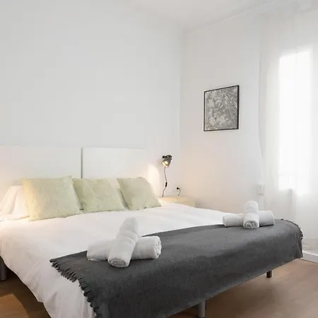 Housalia Lepant 3 Bedroom 300 Meters De Sagrada Familia Barcelona