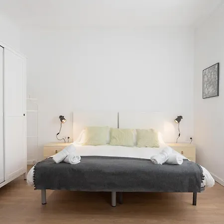 Housalia Lepant 3 Bedroom 300 Meters De Sagrada Familia Apartment *